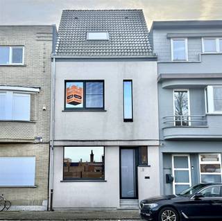 Deze volledig gerenoveerde gezinswoning is gelegen op een uitstekende locatie, op wandelafstand van het centrum en in de onmiddellijke nabijheid...