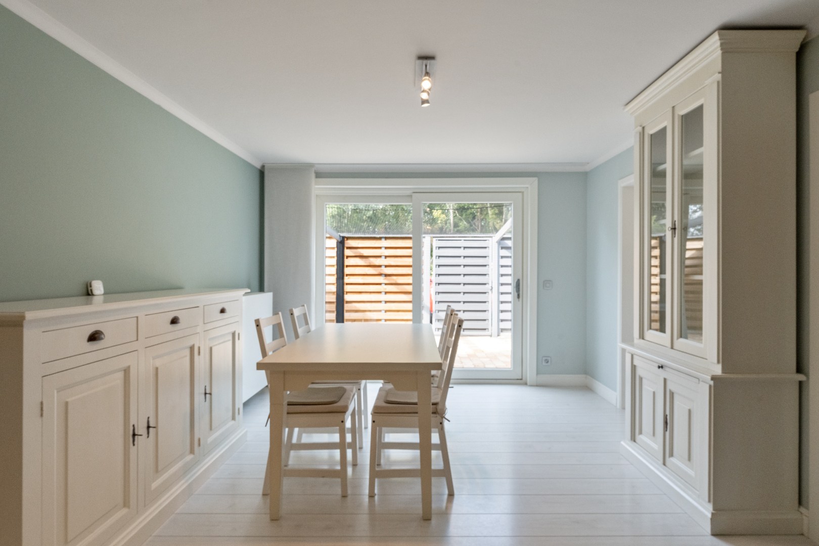 Gelijkvloers appartement, 78 m², 2 slpk, ruim terras, autostaanplaats - foto 3