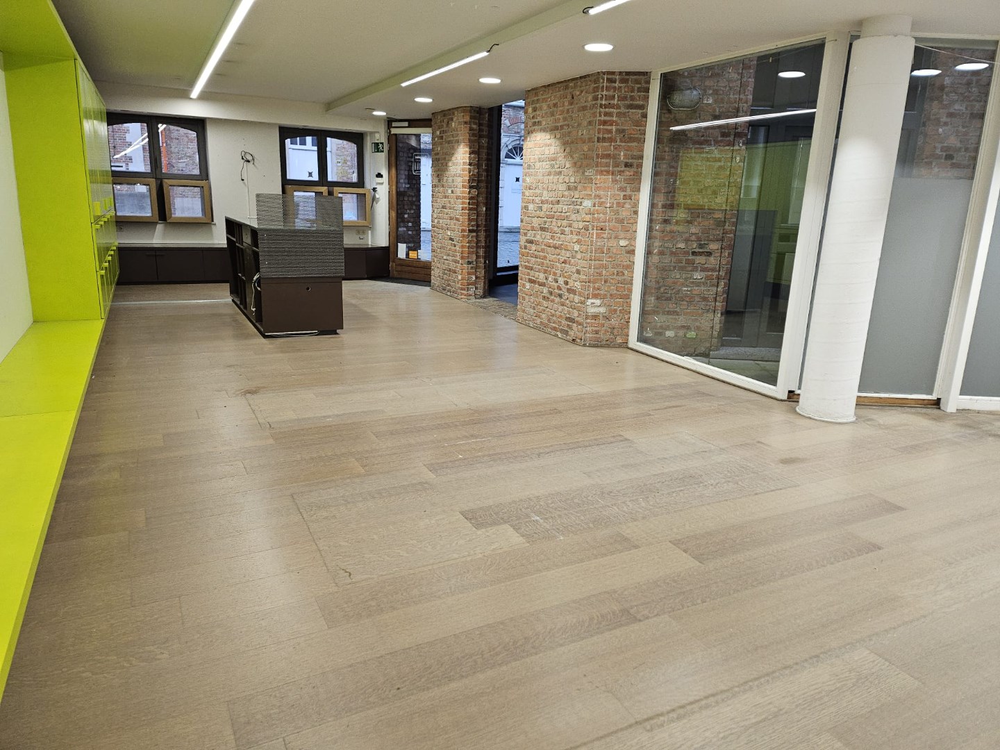 Commercial for sale in Bruges - photo 2