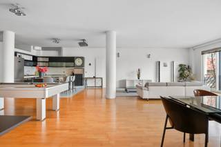 Geniet van het bruisende stadsleven op het Eilandje, met een prachtig uitzicht op het MAS en de jachthaven. Deze stijlvolle loft combineert...