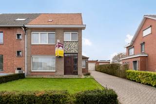 Ben je op zoek naar een halfopen bebouwing in Melsele met ruimte en tal van mogelijkheden?Dan is deze woning een interessante opportuniteit voor wie...