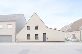 Te koop: karaktervolle halfopen eengezinswoning in het centrum van Steenokkerzeel, op wandelafstand van scholen, openbaar vervoer en invalswegen.Deze...