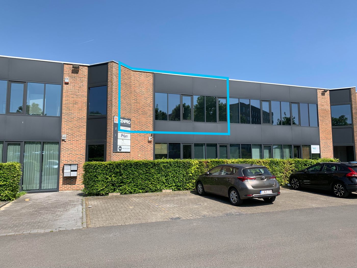 Kantoor van 150 m² met 4 parkeerplaatsen op toplocatie te huur, vlak naast de E17 - foto 2
