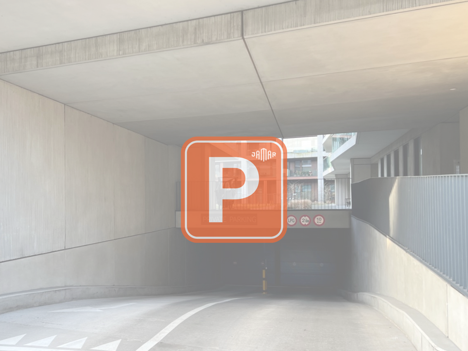 Autostaanplaats met laadpaal in Nieuw Zuid - foto 1