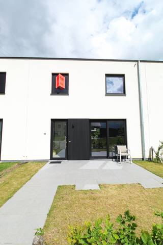 Energiezuinige nieuwbouwwoning te huur gelegen langs de Albert Biesbrouckstraat te Roeselare.Deze woning beschikt over alle nodige hedendaagse...