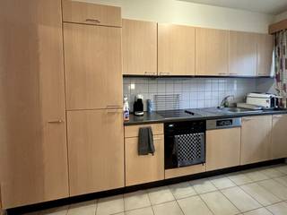 Are you looking for a comfortable and spacious apartment in a prime location in Hasselt? This 83 m² ground floor apartment offers you everything you need for a pleasant living experience.LayoutGround floor:- Entrance hall - Toilet- Spacious living room - kitchen- bedroom- bathroomFloor -1:- Parking space- Basement storageAdvantages- Habitable area: 83 m²- EPC label: D- Elevator in the buildingThe quickest way to visit this apartment? Request your visit via the red button on our website (www.dewaele.com).No appointments can be made by phone. For other questions, you can contact us by phone at 011 30 50 50.See you soon