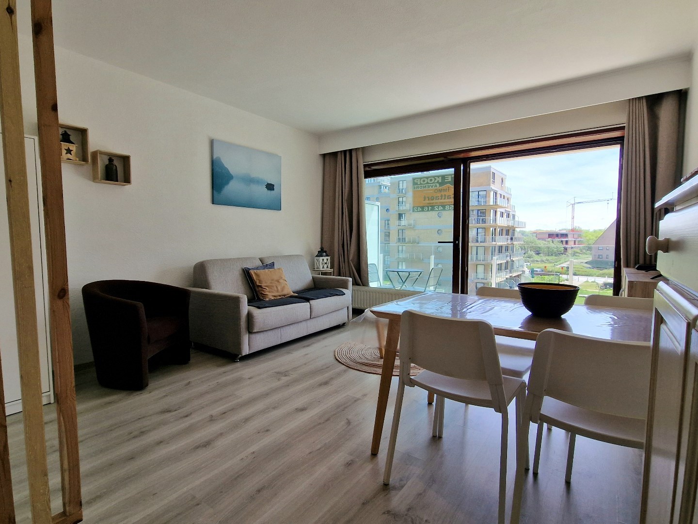 ZUIDGERICHTE GERENOVEERDE STUDIO MET SLAAPHOEK EN MET GROOT ZONNETERRAS INCLUSIEF KELDER OP ENKELE METERS VAN HET STRAND TE DE PANNE - foto 2