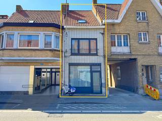 Maison de ville meublée avec 4 chambresMaison située à proximité des commerces et à courte distance de la plage. Elle dispose de 4 grandes chambres,...