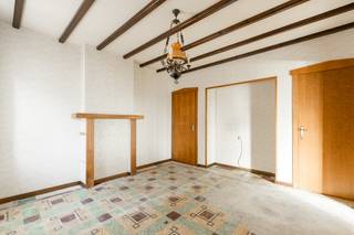 Bent u op zoek naar een woning met karakter, ruimte en een uitzonderlijke ligging? Dan is deze te renoveren woning aan de Waubergstraat 35 te...