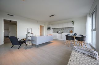 TURNOVA RESIDENTIES, RES. ACADEMIE, EXCLUSIEF WONEN IN HET CENTRUM VAN TURNHOUT <br /><br />In het centrum van Turnhout, vlak bij de Grote Markt, maakt u kennis met “Turnova”! Een bruisend nieuw stadsdeel. Naast appartementen en een 40-tal winkels is er ook plaats er ook de nieuwe Stedelijke Academie van Schone Kunsten, luxe-hotel Corsendonck, 3 restaurants waarvan we “Hert” terugvinden op de hoogste verdieping van de Turnova Toren met een ongelooflijk uitzicht en een grote ondergrondse parking. Drie pleinen met een eigen sfeer versterken het stadshart. Samen met de gezellige cafés, restaurants en terrasjes geeft Turnova ongetwijfeld een nieuwe dimensie aan het stadscentrum.<br /><br />Vlakbij het nieuwe Academieplein kan u kennis maken met Residentie Academie. Hier kan u de keuze maken om te genieten van de rust aan het plein of toch liever de bruisende winkelstraat! Ook Restaurant Gust en koffiebar Bink ontbreken niet om maximaal te genieten.<br /><br />De appartementen met 2 of 3 slaapkamers zijn nog volledig naar eigen smaak in te richten in samenspraak met de bouwheer. Zo kan u in alle comfort wonen, werken en zeker genieten op Turnova.<br /><br />Momenteel zijn nog enkele appartementen beschikbaar in Residentie Academie, wees er dus snel bij!<br /><br />Maak nu een afspraak via nieuwbouw@hillewaere.be of contacteer onze nieuwbouw makelaar om meer te weten te komen over dit project op 014/ 45 10 11 !