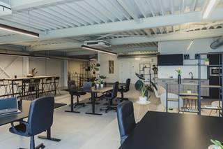 Deze onmiddellijk beschikbare kantoorruimte van 177 m² biedt een uitstekende opportuniteit voor uw bedrijf in het groene en goed...
