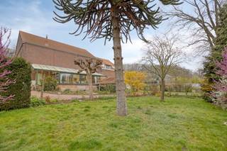 Dit is voor de snelle beslisser. Oninneembaar zicht, ruimte, privacy en klaar om al uw dromen of concrete projecten vorm te geven — dat is wat...