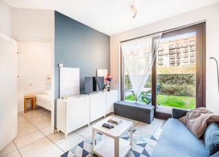 Instapklaar appartement met tuintje te koop aan Ster Der Zee.Op de gelijkvloers verdieping van de residentie Koksijde Promenade (blok Y) vinden we...