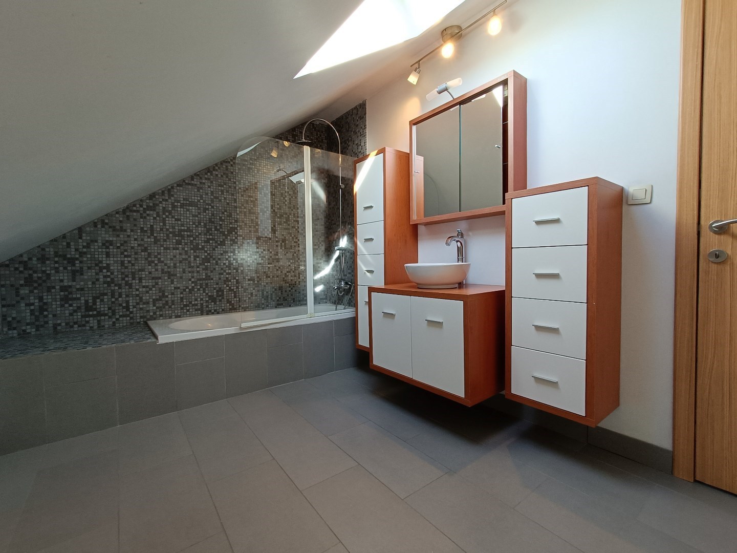 Gezellig appartement met 1 slaapkamer - centrum Tongeren - foto 5