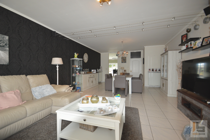 Instapklare woning met garage en tuin in het centrum van Ronse - photo 3