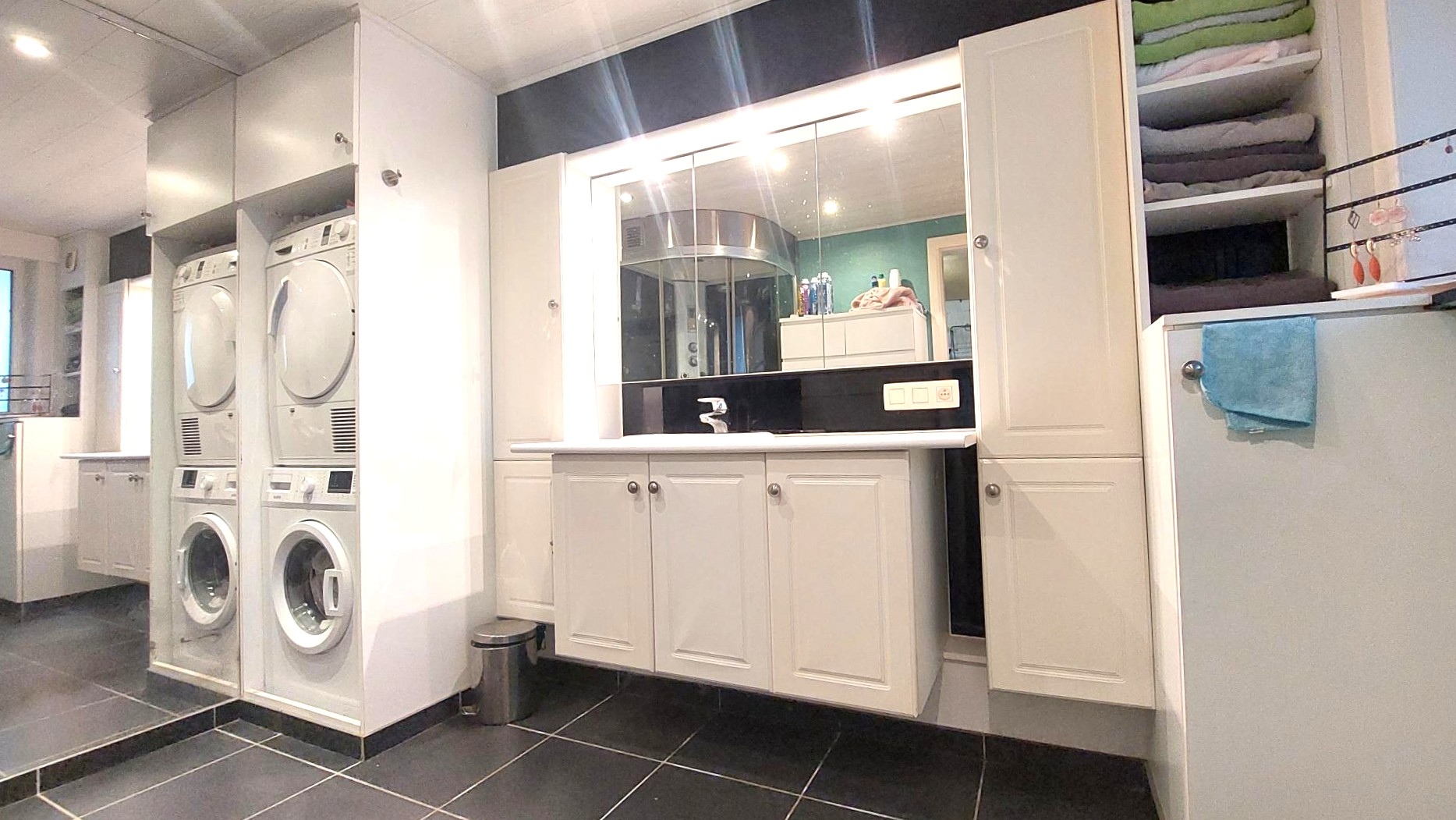 Ruime bel etage woning + zuid gerichte tuin + dubbele garage en 3 kamers - foto 4