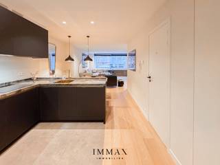 Ontdek dit elegant afgewerkt appartement gelegen in een kleinschalige residentie in de Lippenslaan. De combinatie van kwalitatieve materialen,...