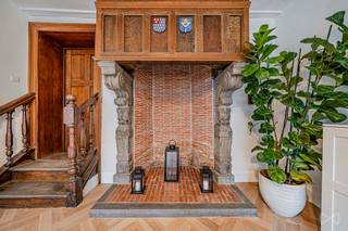 Karakteristiek huis – 227 m2 woonoppervlak + cabriolet bijgebouw – Cachet en uitzonderlijk potentieelAchter de gevel met tijdloze charme staat een...