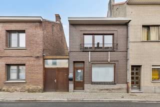 Immo Pické biedt U deze goed gelegen woning aan gelegen in de nabijheid van openbaar vervoer, scholen, winkels en andere verbindingswegen. De...