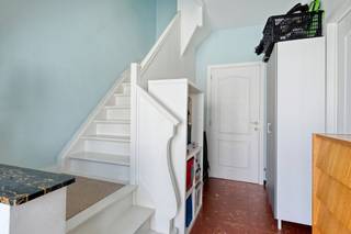 Zeer verzorgde woning met tuin op centrale locatie vlakbij alle voorzieningen. Indeling als volgt; inkomhal, lichtrijke leefruimte en ruime...
