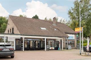 Ontdek dit ruime appartement in Hulshout, ideaal voor gezinnen die comfort en ruimte waarderen. Met vier royale slaapkamers biedt dit appartement...