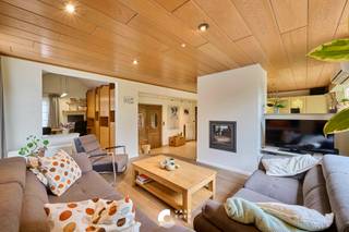 <p>Prachtig gelegen gezinswoning met privé bosterrein en EPC B<br /><br />Deze woning gelegen op een zeer rustige en groene locatie in Eksel. De woning werd gebouwd rond 1990 en is door de originele eigenaren zeer goed onderhouden door de jaren. De woning is voorzien van 4 slaapkamers, een badkamer, inpandige garage en een grote kelder. Een van de grootste bijzonderheden van dit eigendom is de achterliggende bosgrond wat zorgt voor een totaal oppervlakte van 25 are en 52 ca. Dit is werkelijk een paradijsje aan huis en niet iets wat je vaak tegenkomt. <br /><br />De indeling van de woning is als volgt:<br /><br />KELDER:<br />- Berging <br />- CV ruimte<br /><br />GELIJKVLOERS: <br />- Inkomhal<br />- Toilet<br />- Living <br />- Bureau<br />- Eetkamer<br />- Veranda<br />- Keuken<br />- Bijkeuken/wasruimte<br />- Inpandige garage<br /><br />EERSTE VERDIEPING:<br />- Grote overloop/nachthal<br />- Slaapkamers<br />- Badkamer<br />- Toilet<br /><br />BUITEN:<br />- Aangelegde oprit<br />- Terras <br />- Tuinhuis<br />- Aangrenzend bos<br />- Veel privacy<br /><br />TROEVEN:<br />+ EPC B<br />+ Zonnepanelen met certificaten<br />+ Airco's<br />+ aangrensend bosterrein van 18 are71ca <br />+ Grote kelder<br />+ Inpandige garage<br />+ Ruimtelijk ingedeeld<br />+ 4 Slaapkamers<br /><br />Droomt u van een ruime gezinswoning waar u thuiskomt in alle rust, met uw eigen stukje bos als achtertuin? Dan is deze woning in Eksel zeker een bezoek waard. Neem contact met ons op en ontdek zelf de ruimte, het groen en de privacy die deze bijzondere eigendom te bieden heeft.</p>
