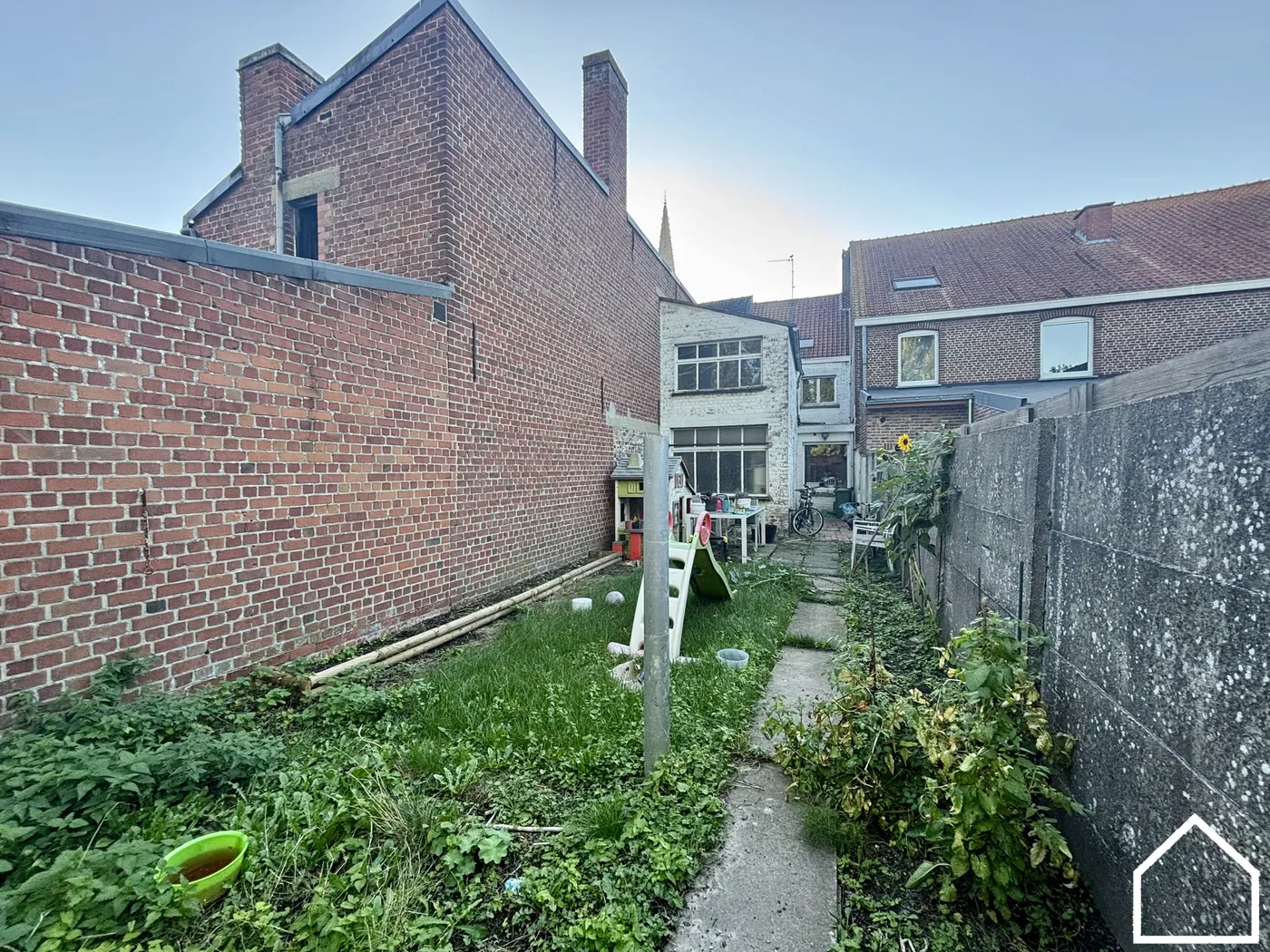Rijwoning met 3 slaapkamers en tuin in hartje Elverdinge - foto 3