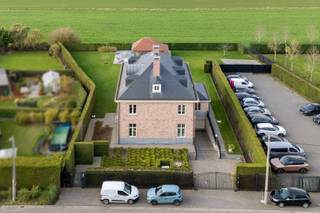 Deze imposante villa biedt het allerbeste op het gebied van comfort, stijl en kwaliteit.Geheel afgewerkt met hoogwaardige materialen, beschikt deze...