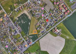 Op een rustige en residentiële locatie in Middelkerke bieden wij dit perceel grond van maar liefst <strong>742 m² </strong>te koop aan met interessante ontwikkelingsmogelijkheden, gelegen in de <strong>Viooltjeslaan te Middelkerke.</strong><br />Het perceel bevindt zich in de Viooltjeslaan met dichtbij het centrum, winkels, openbaar vervoer en de kust. Dankzij de ruime oppervlakte biedt het perceel interessante mogelijkheden voor wie op zoek is naar een <strong>eigendom met toekomstpotentieel</strong> op een aantrekkelijke locatie aan de Belgische kust;<br /><br /><u>TROEVEN</u>
<ul>
<li>Ruim perceel van 742 m²;</li>
<li>Gelegen in de <strong>Miamiwijk</strong> van Middelkerke</li>
<li>Rustige en residentiële omgeving;</li>
<li>Nabij het centrum en de kust;</li>
<li>Interessant voor particulier, investeerder of projectontwikkelaar;</li>
</ul>
Interesse? Contacteer bureau Caenen Westende voor verdere toelichting;<br />