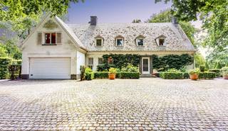  RUIME FAMILIEWONING IN GROENE OASE TUSSEN GENT EN ZELZATE. Lichtrijke open bebouwing op 20 min van Gent omgeven door perfect onderhouden tuin, bos...