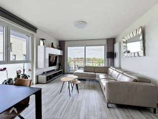 Stijlvol en recent appartement gelegen op een toplocatie nabij alle voorzieningen, terwijl u tegelijk geniet van rust en privacy in een...