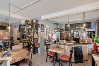☕ <strong>OVER TE NEMEN – KOFFIEHUISJE ’T SMULLERKE ☕</strong><br /><br />📍 <strong>Statieplein 2A – Nijlen</strong><br /><br />Ben jij op zoek naar een <strong>gezellige, goed draaiende horecazaak met een trouwe klantenkring?</strong><br />Dan is dit misschien wel jouw kans! ✨<br /><br /><strong>Koffiehuisje ’t Smullerke</strong> is ondertussen al zo’n <strong>5 jaar een vaste waarde </strong>in Nijlen.<br />De zaak geniet van een uitstekende reputatie en kan rekenen op een <strong>vast en trouw cliënteel</strong>.<br /><br />❤️ <strong>Een instapklare zaak met potentieel!</strong><br /><br />De overname omvat onder meer:<br />*het aanwezige materiaal en de inrichting;<br />*het bestaande cliënteel en de opgebouwde goodwill;<br />*een zaak die meteen kan worden verdergezet.<br /><br />👀 <strong>Kom zelf de sfeer opsnuiven en ervaar hoe levendig en druk het hier steeds is!</strong><br /><br />Ben jij de enthousiaste ondernemer die ’t Smullerke verder wil uitbaten?<br /><br /><strong>Contacteer ons vandaag nog voor meer informatie of een bezoek ter plaatse:</strong><br />📞 0473/33 33 33<br />✉️ philip@wijns.be<br />