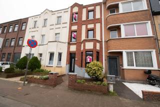 Bent u op zoek naar een recent gerenoveerd appartement met twee slaapkamers in een aangename woonwijk?<br />Dan is dit de ideale woonst voor u! Dit stijlvolle appartement biedt een gezellige leefruimte met een open keuken, perfect voor gezellige avonden. De twee comfortabele slaapkamers zorgen voor een rustgevende nachtrust, terwijl de praktisch ingerichte badkamer is voorzien van alle moderne gemakken. Dankzij de gunstige ligging geniet u van een rustige omgeving met alle nodige voorzieningen binnen handbereik. Kortom, een instapklaar appartement dat aan al uw woonwensen voldoet!. <br />EPC= 52 kWh en dus zeer energiezuining.<br />De maandelijkse lasten bedragen 50 euro per maand(onderhoud + verbruik gemeenschappelijke delen)..