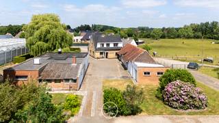 Deze te renoveren woning bevindt zich in het landelijke Wetteren Ten Ede, in het groen en op wandelafstand van de dorpskern, op een oppervlakte...