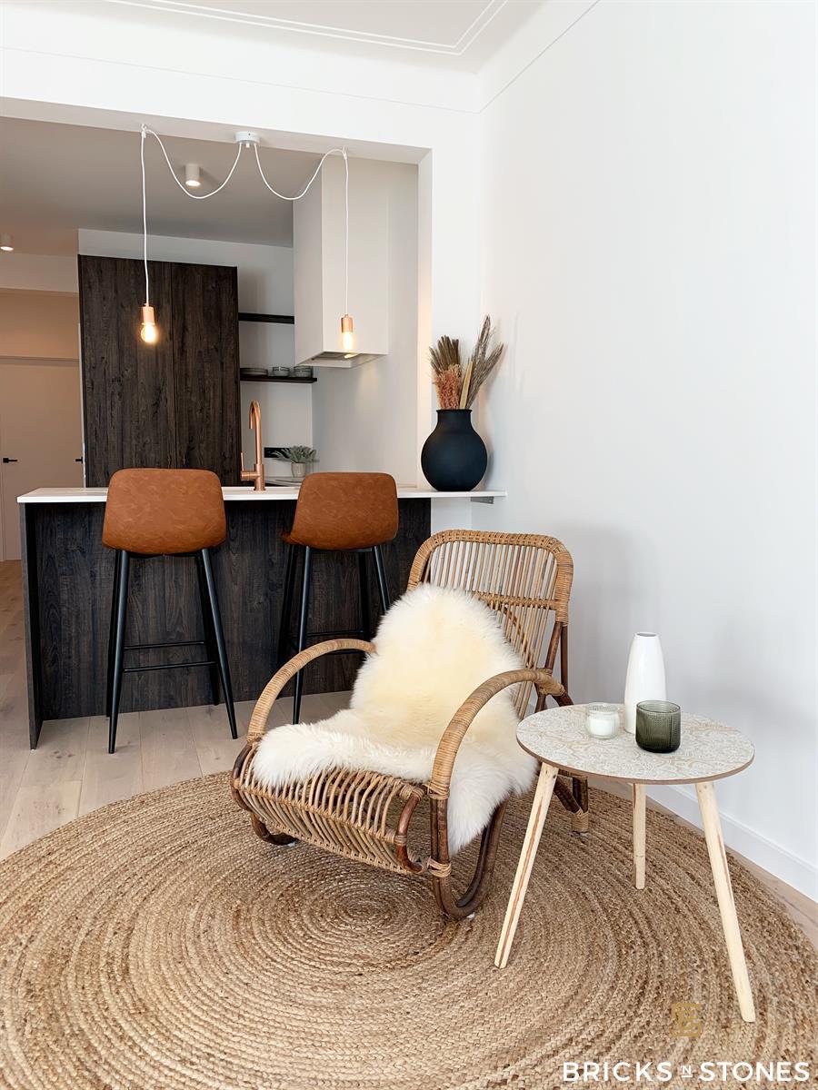 Gerenoveerd trendy 2-slaapkamer appartement met terras. - foto 4