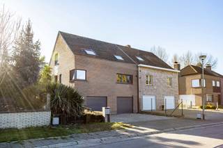 Halfopen bebouwing gelegen in een doodlopende straat aan de rand van de kern van Geraardsbergen. Deze woning geniet van een uiterst rustige...