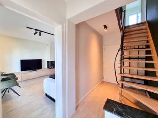 Dit ruim duplex appartement is rustig gelegen nabij de Drongense dorpskern, telt 3 ruime slaapkamers en heeft een super aangename tuin. Via de inkom...