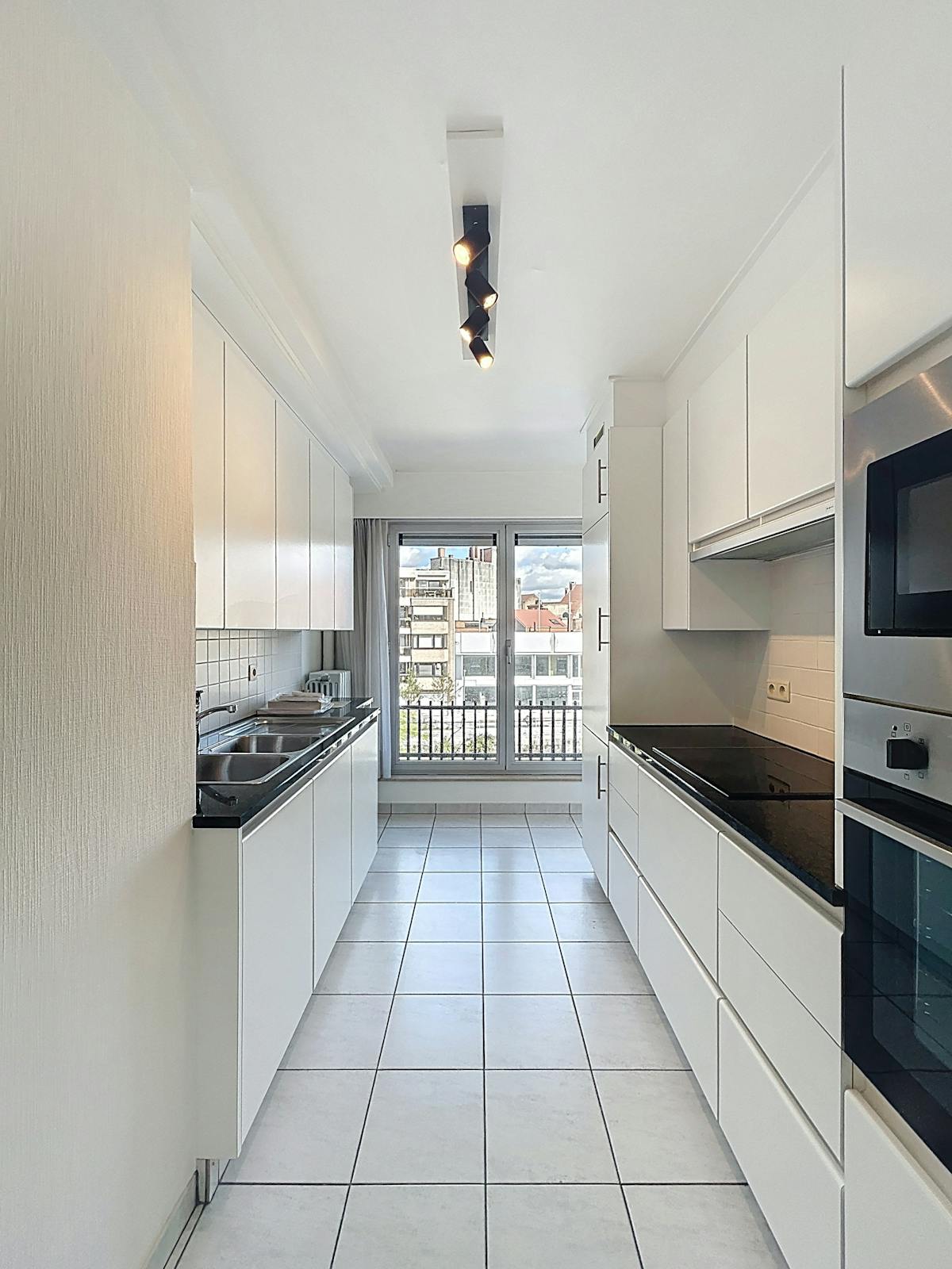 Spacious renovated apartment for rent on the Leie in Kortrijk - photo 5