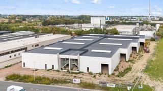 Op een strategische locatie in Evergem bevindt zich dit gloednieuwe bedrijfsgebouw met een totale oppervlakte van 487 m². De opslagruimte...