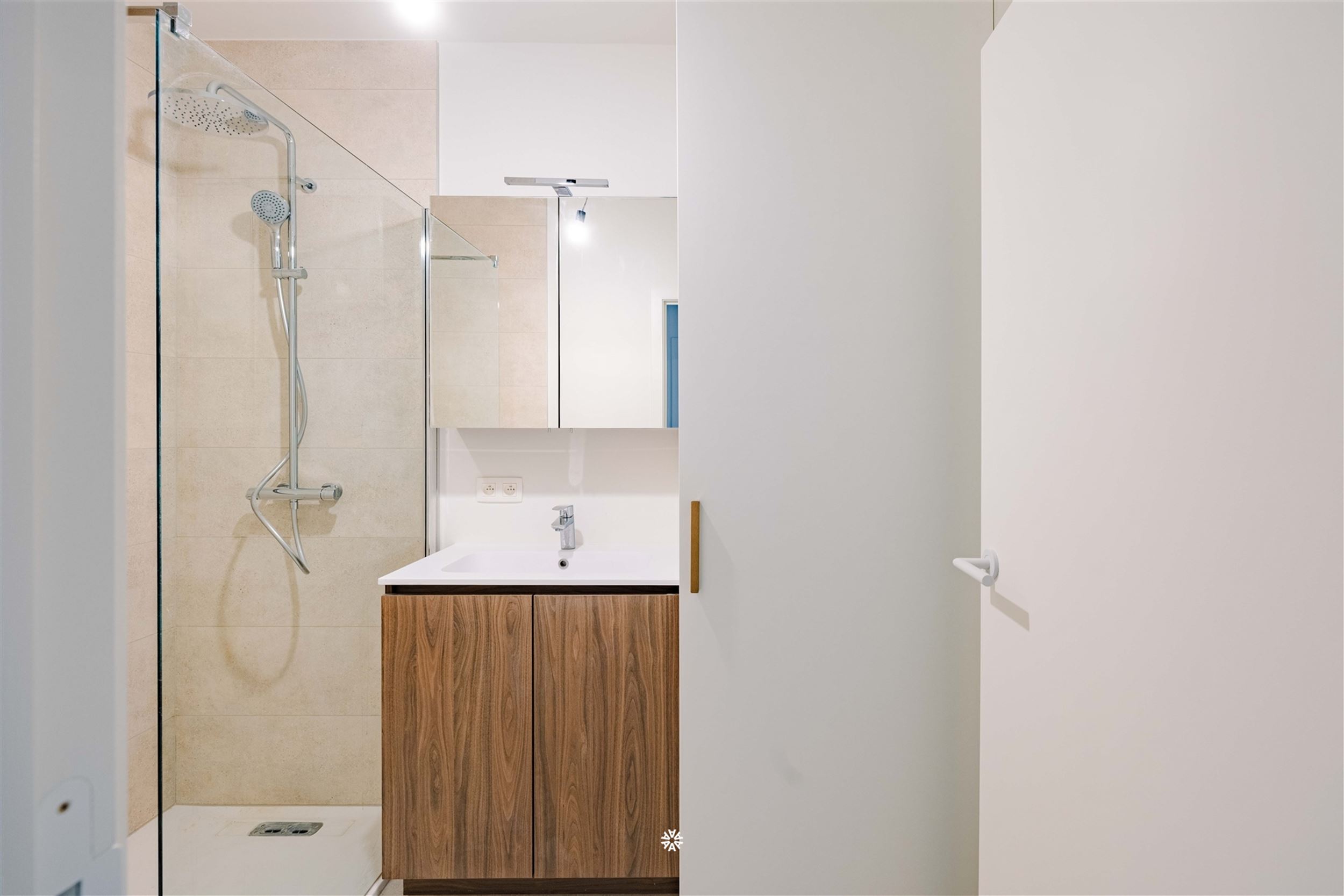 Kwalitatief gerenoveerd appartement op het Regentieplein - foto 5