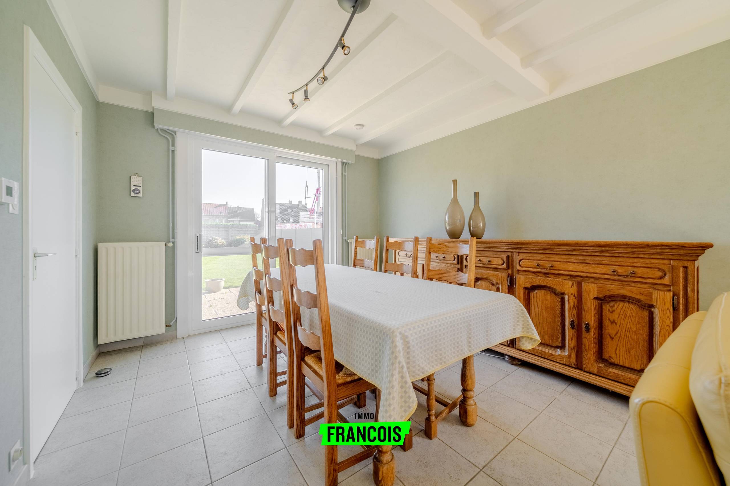 Rustig gelegen gezinswoning met 4 slaapkamers en zonnige tuin in hartje Merkem te koop! - foto 5