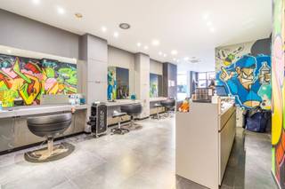 Een commercieel zeer goed gelegen handelsruimte/kantoor/winkelpandin de VolpestraatBestaande uit:Handelsruimte/winkel (+- 83m² - momenteel ingericht...