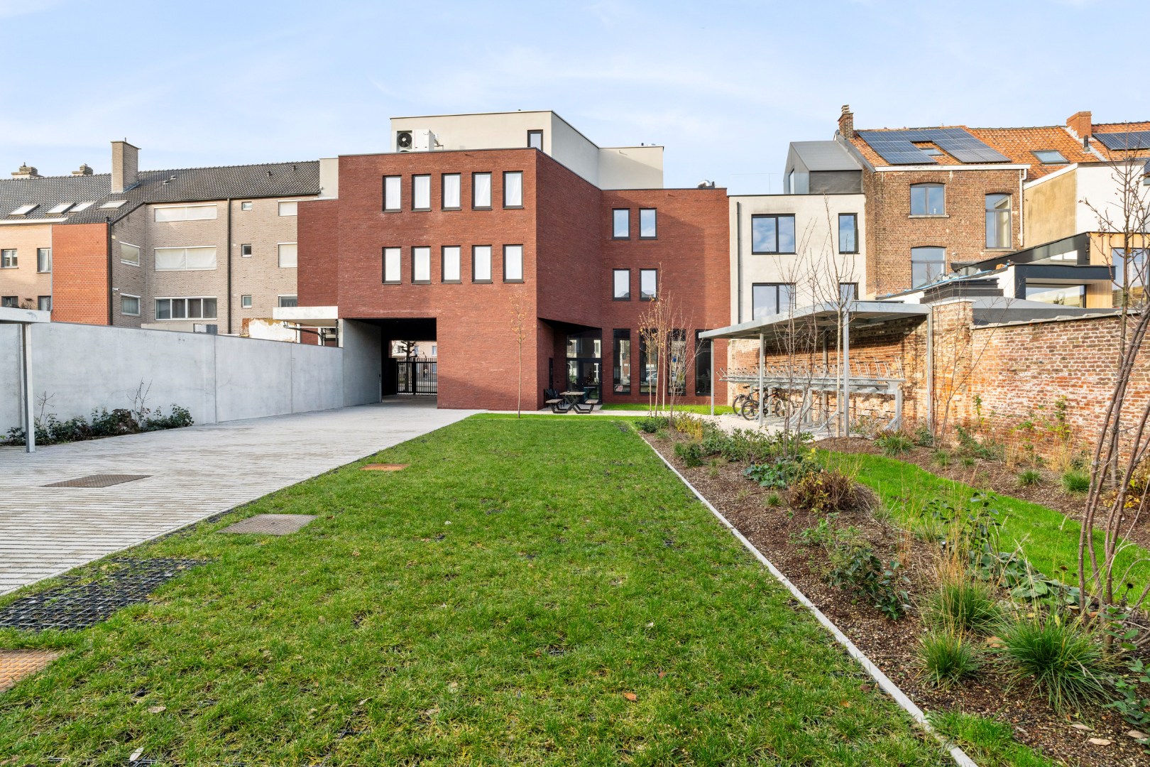 Gelijkvloerse nieuwbouwstudentenkamer met privébadkamer in hartje Kortrijk - foto 4