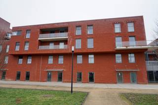 Mooi recent appartement met 2 ruime slaapkamers in het centrum van Herent.Indeling: ruime inkomhal, grote leefruimte met toegang tot het terras, ruim...