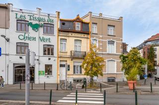 Ontdek deze prachtige gezinswoning, gelegen in een van de meest gewilde buurten van Brussel, aan de rustige Rue Chien Vert 4. Deze woning biedt...