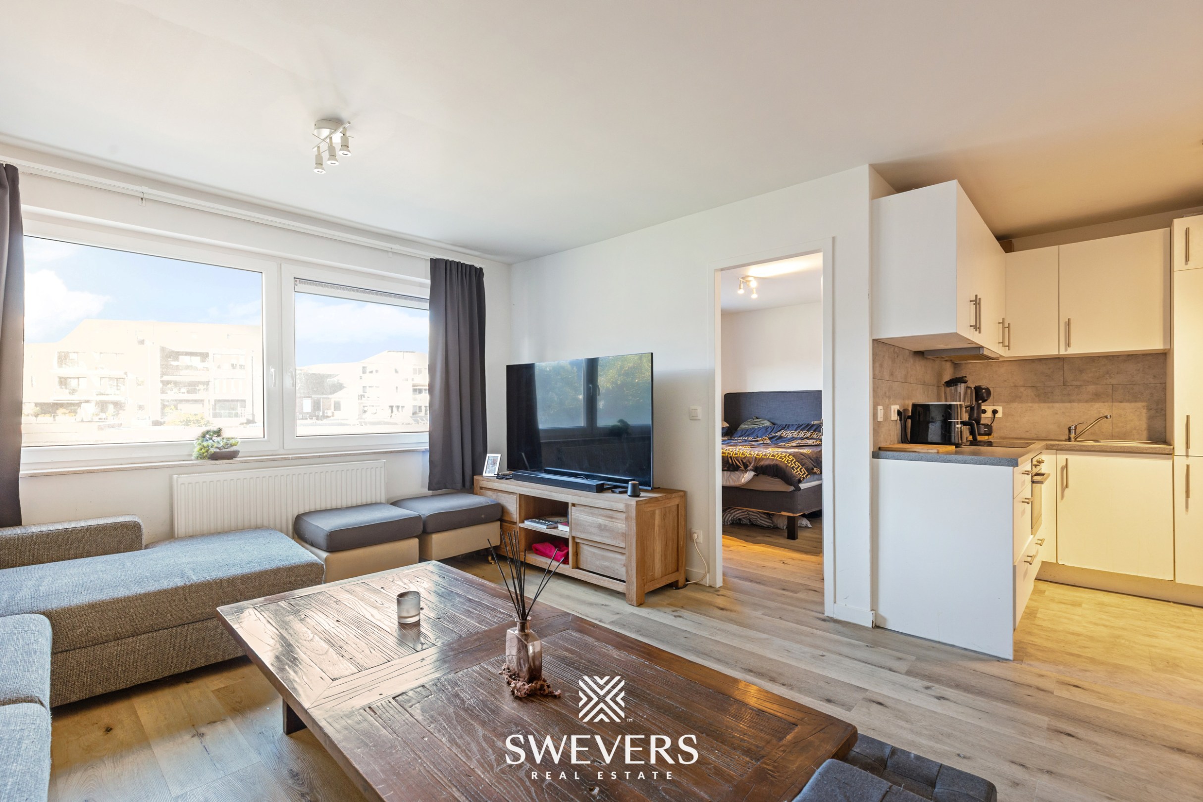 Uitstekend gelegen en volledig gerenoveerd appartement met staanplaats - foto 5