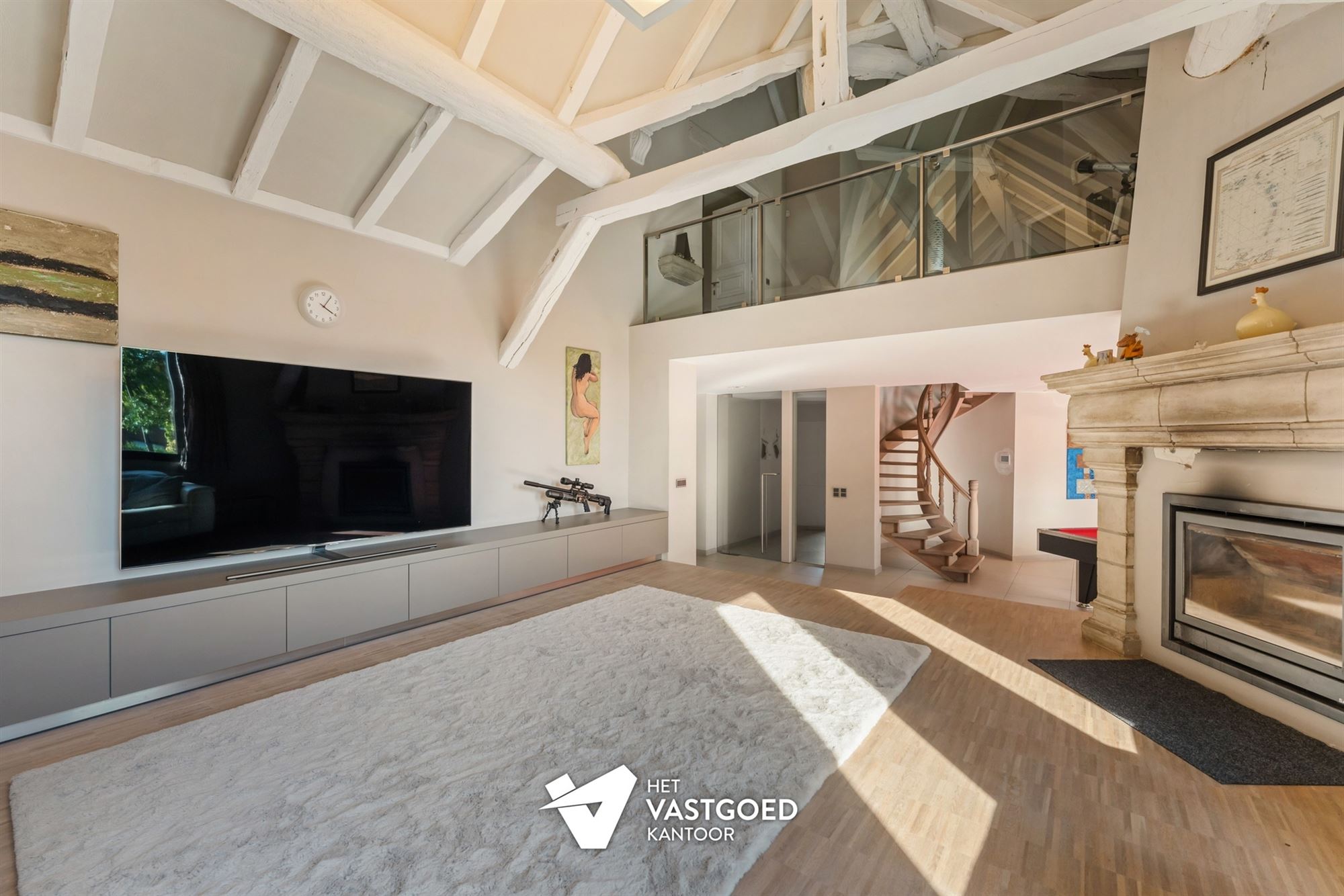 PRACHTIGE AUTHENTIEKE VILLA (585M²) MET BINNENZWEMBAD EN ZWEMVIJVER OP EEN PERCEEL VAN 48A75 TE KERMT - foto 5