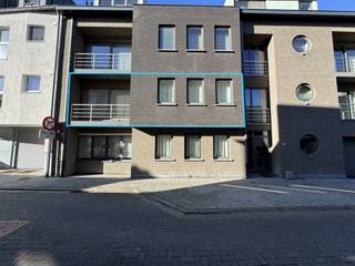 ruim en lichtrijk appartement in het centrum van Bornem. Gelegen op wandelafstand van winkels, openbaar vervoer (trein en bus) en alle...