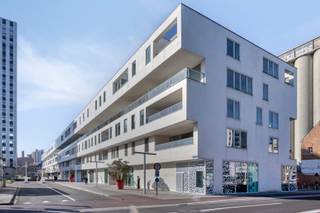 Op zoek naar een stijlvol en luxueus penthouse met een oost-zuidgericht terras (17 m²) op de vierde verdieping van de “Balk van Beel” aan de...