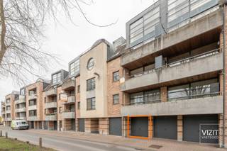 Appartement met 2 slaapkamers en garage nabij stadspark en centrum NinoveDit appartement uit 2002 bevindt zich op een uitstekende locatie, vlak bij...